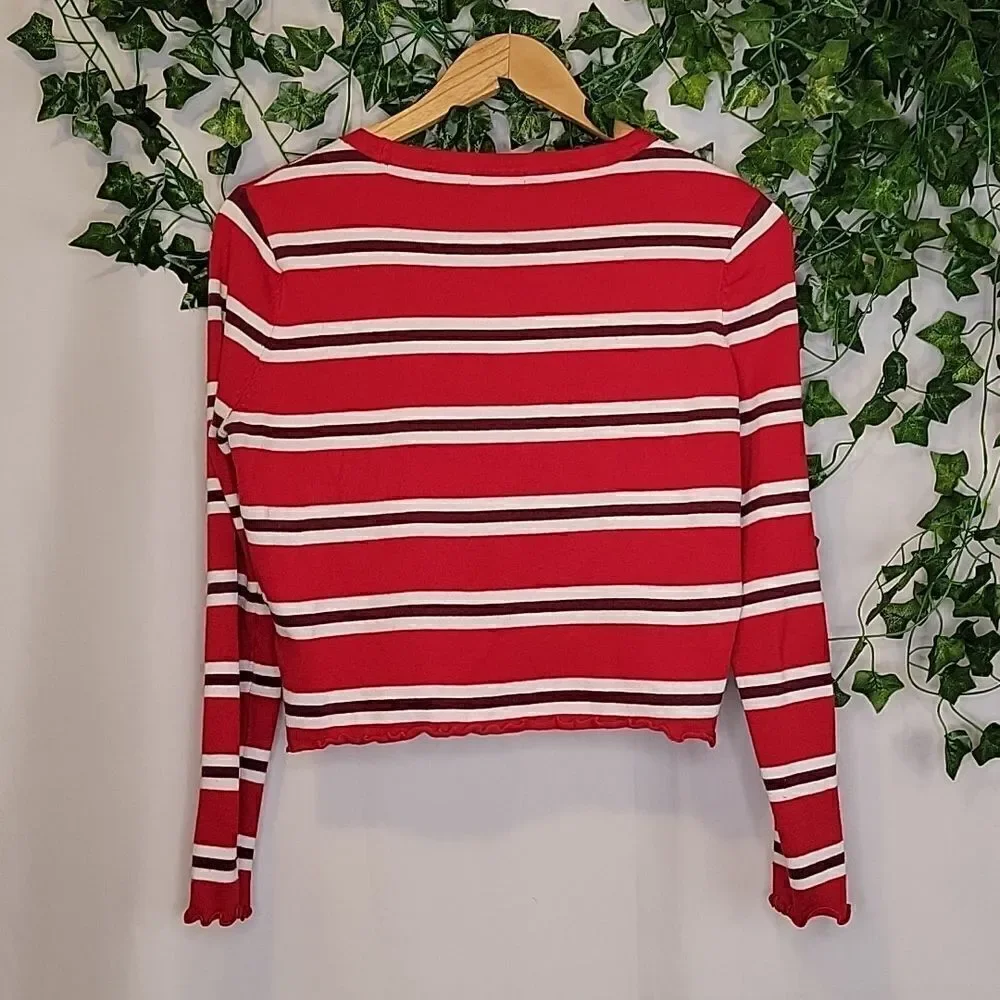Ultra Flirt. Cropped Sweater. Size Medium. EUC